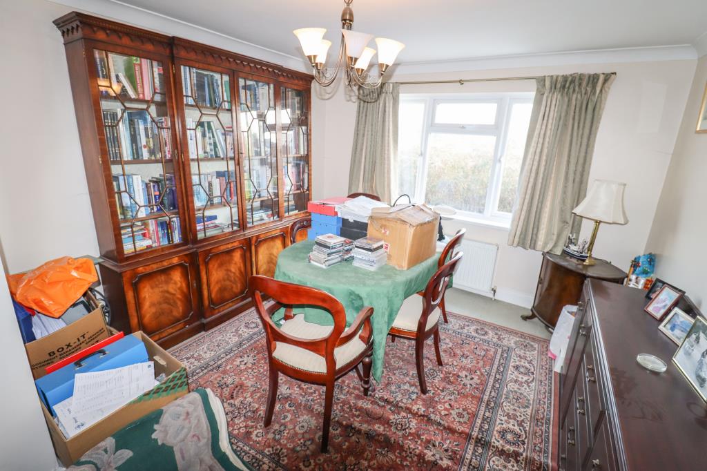 Lot: 117 - FREEHOLD COMMERCIAL RETAIL UNIT WITH FLAT ABOVE FOR INVESTMENT OR REDEVELOPMENT - Bedroom three currently arranged as a dining room